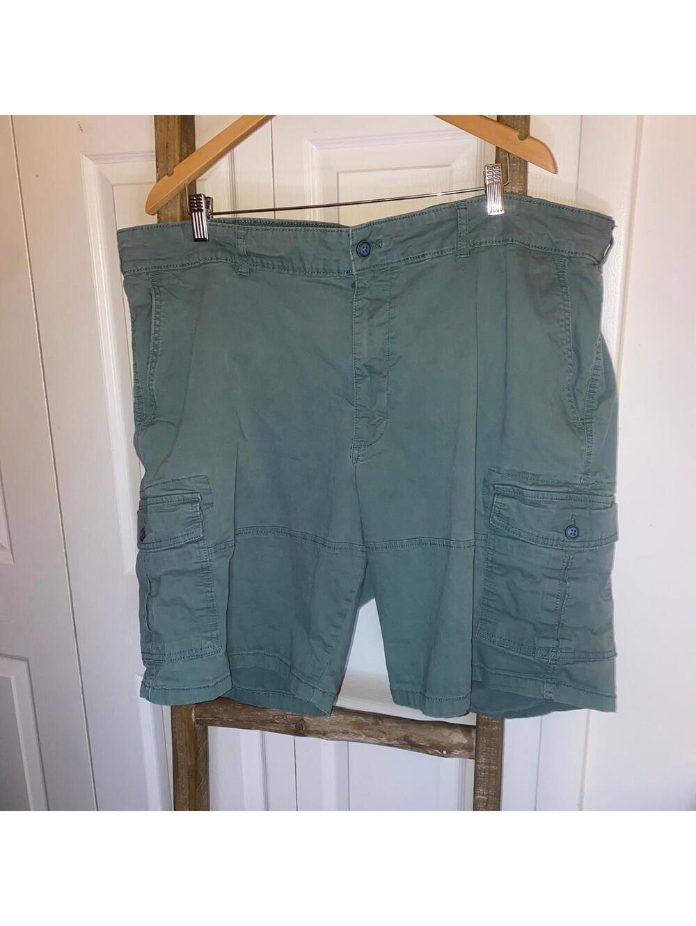 Men's IZOD cargo shorts, size 46